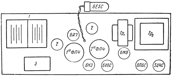 Расположение ламп и деталей на шасси радиоприемника 'ВЭФ-Аккорд'